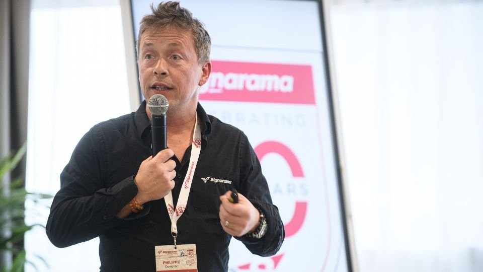 Philippe Duvignac en intervention lors d'un séminaire ou d'une conférence marketing et IA