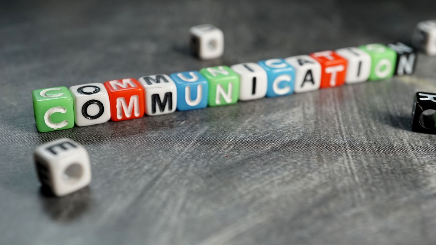 Communication et cohérence de marque — stratégie éditoriale, tone of voice et identité visuelle pour les PME et ETI — Philippe Duvignac